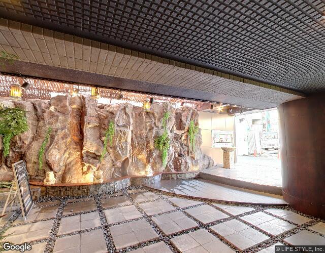 ホテルバリアンリゾート新宿アイランド店 左側からの外観