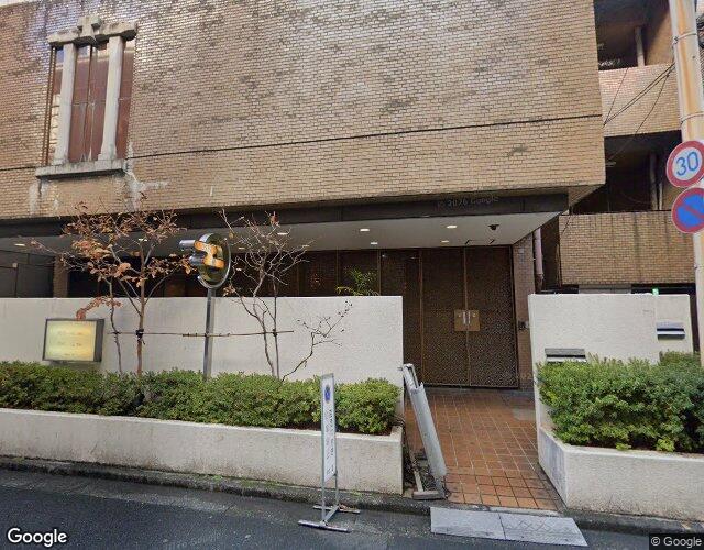 愛 右側からの外観