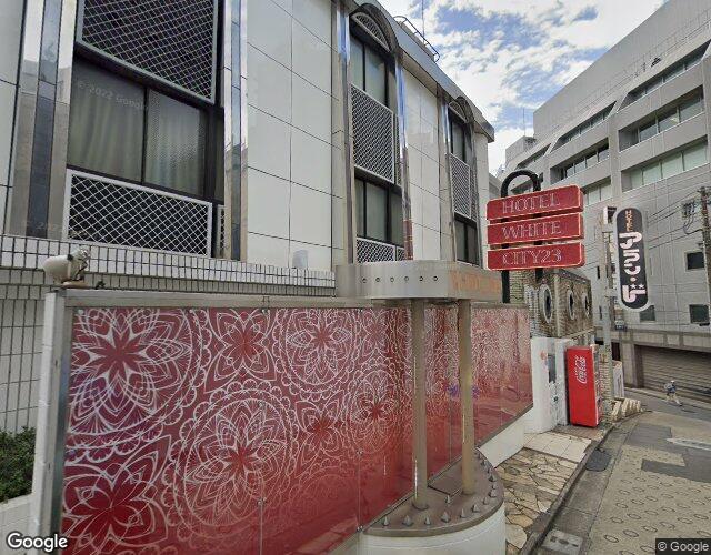 Hotel White City 23 左側からの外観