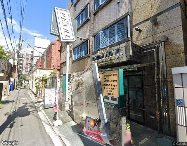 パール 右側からの外観