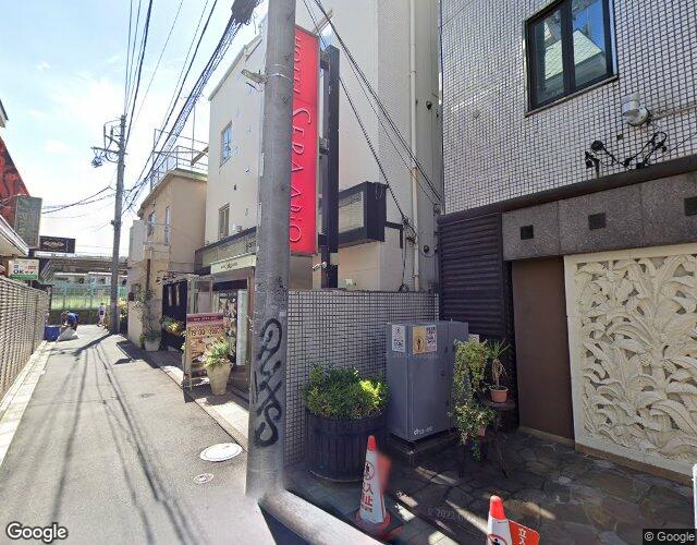 Asian P-Door 左側からの外観