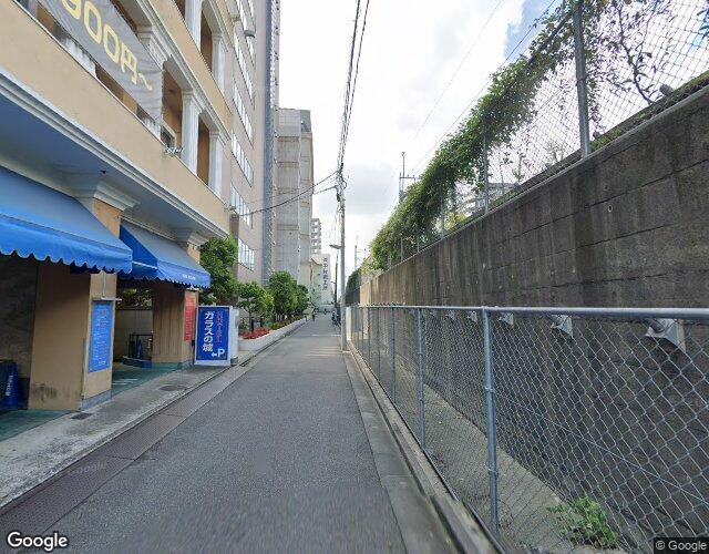 ガラスの城 左側からの外観