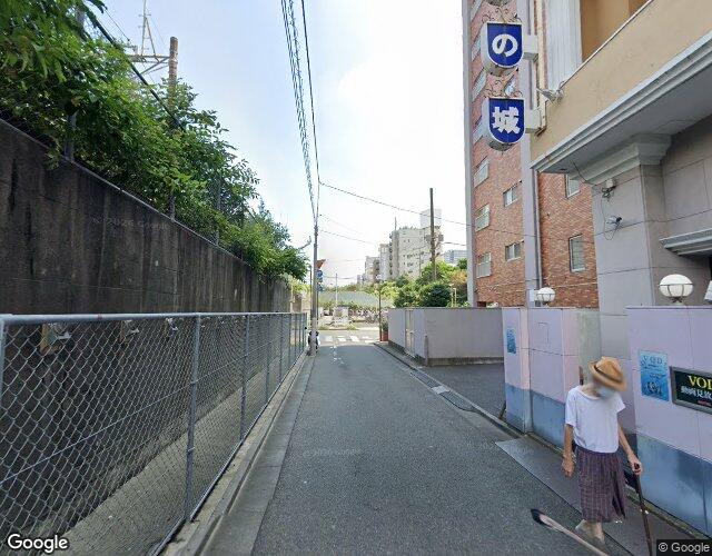 ガラスの城 右側からの外観