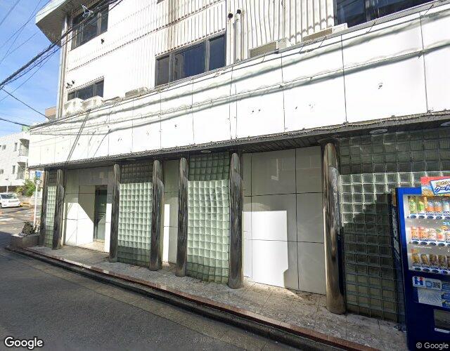 レジェンド 右側からの外観