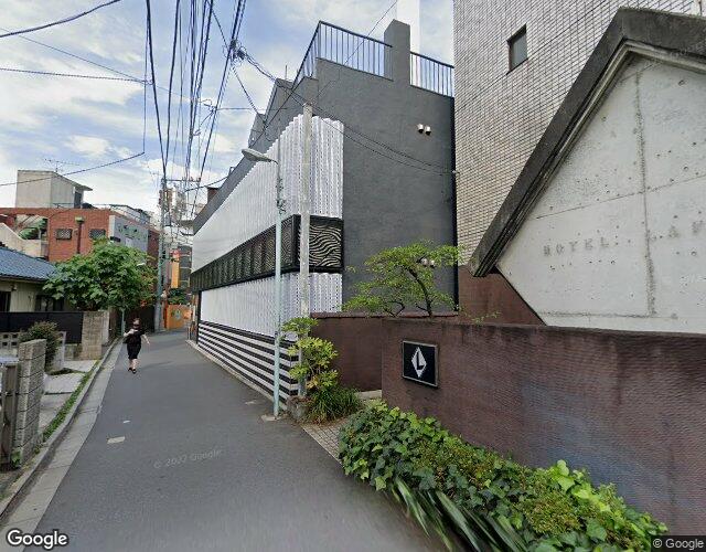 ラフォーレ 右側からの外観