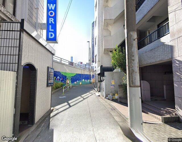 ワールド 裏側からの外観