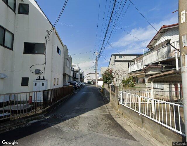 ホテル J house 1 左側からの外観