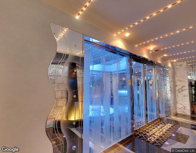HOTEL LA LUNE 左側からの外観