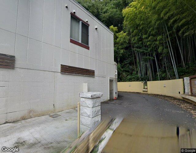 ホテル現代楽園 伊勢原店 左側からの外観