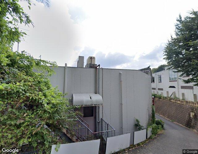 ホテル現代楽園 伊勢原店 右側からの外観