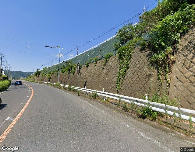 HOTEL555 秦野 -現 UTSUTSU- 左側からの外観