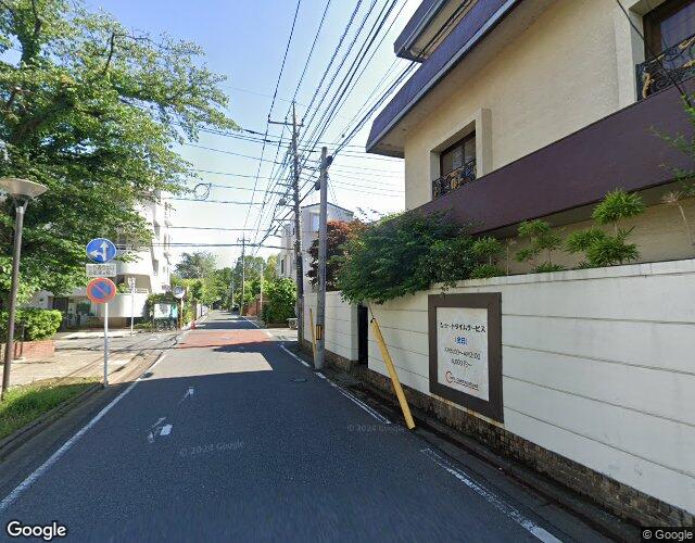 シャトーブリアン 裏側からの外観