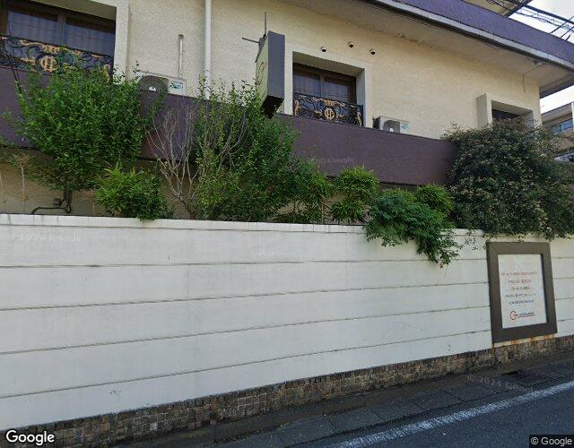 シャトーブリアン 左側からの外観