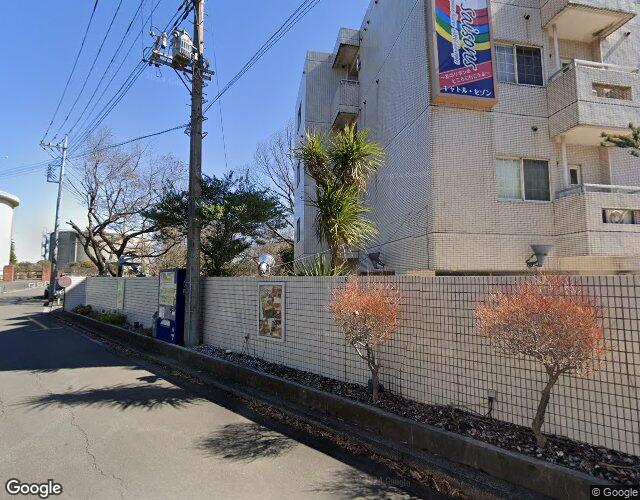 キャトルセゾン 右側からの外観