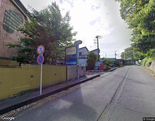 WILL ガーデン日高 左側からの外観