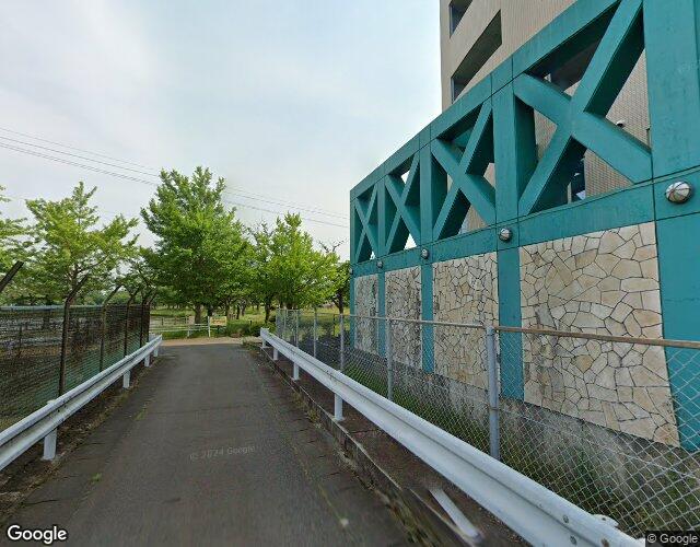 Xワールド 裏側からの外観