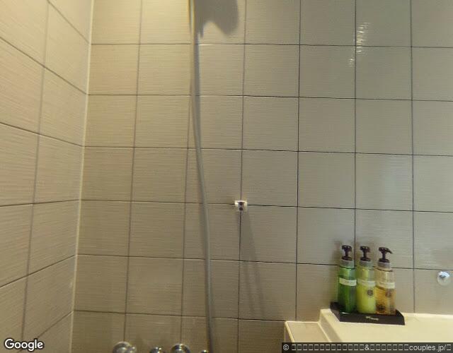 HOTEL 花花 右側からの外観