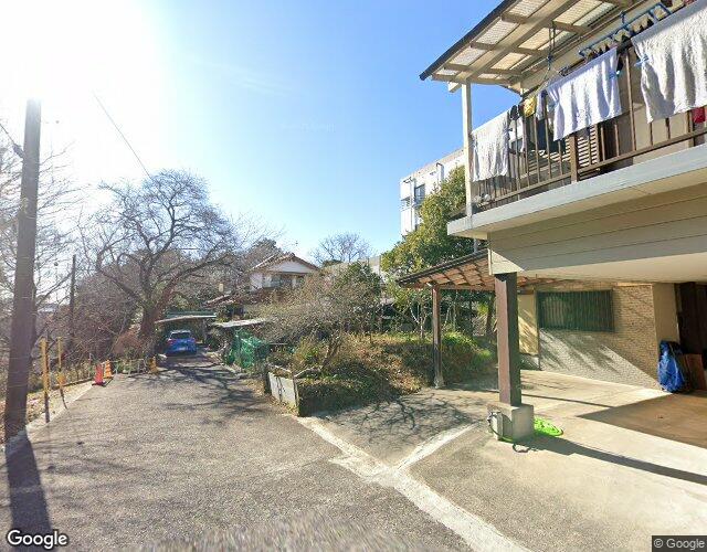 アイネイン 左側からの外観