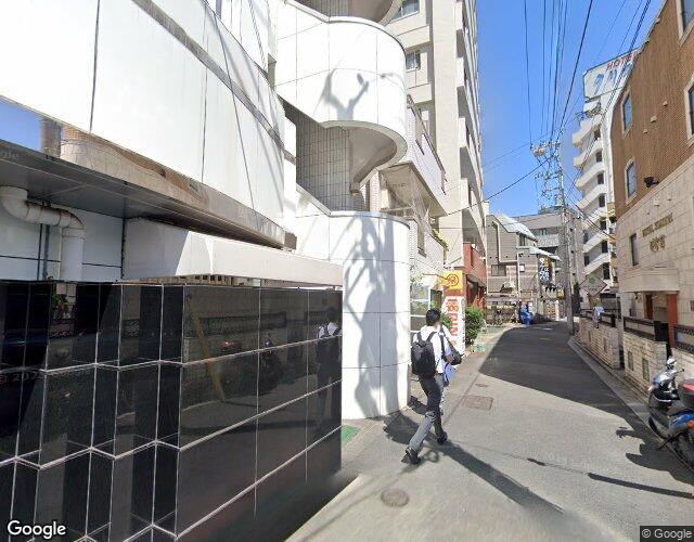 シャルム鶯谷II 右側からの外観