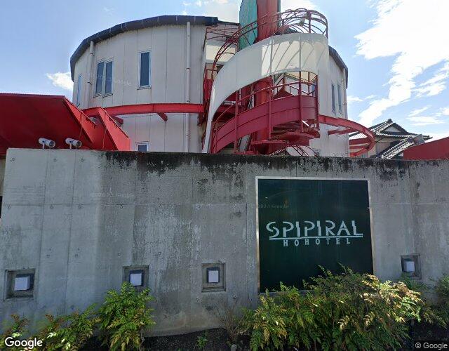 スパイラル 右側からの外観