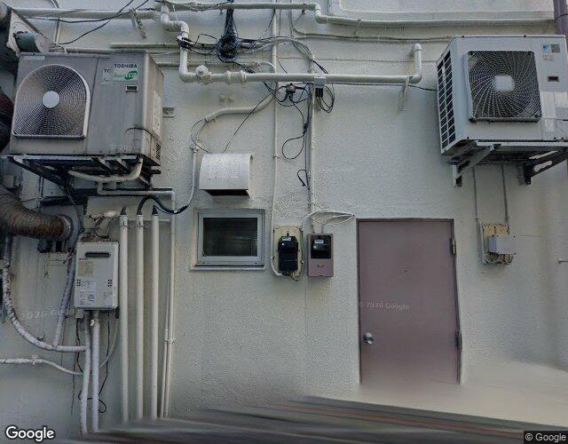 ファースト 裏側からの外観