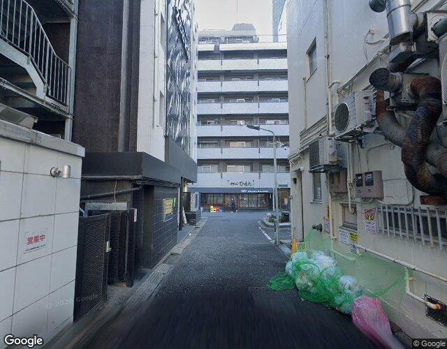 ファースト 右側からの外観