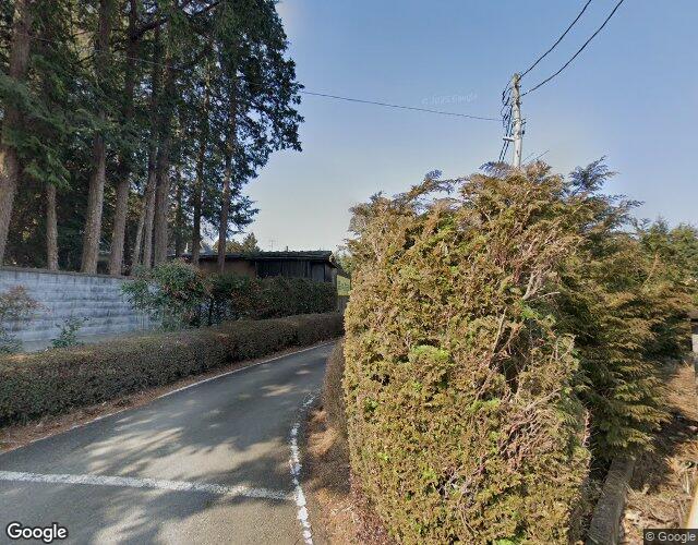 森の中のホテル 左側からの外観