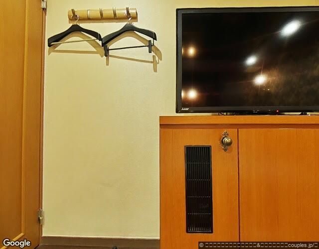 ファーストウッド 富里店 裏側からの外観