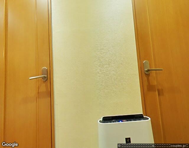 ファーストウッド 富里店 右側からの外観