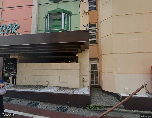 オスカー 左側からの外観