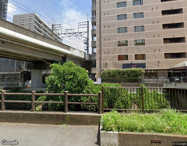 オスカー 右側からの外観
