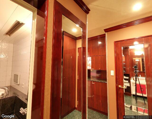 HOTEL紗羅（SARA）柏しょうなん店 右側からの外観