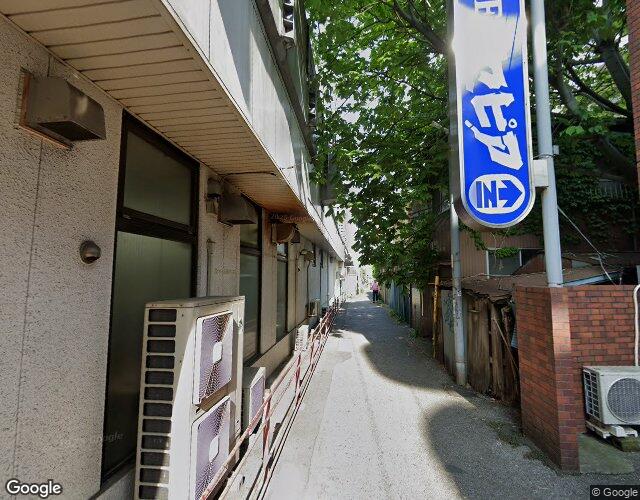 セピア 右側からの外観