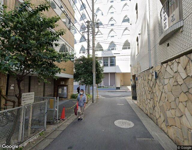 アテネ 左側からの外観