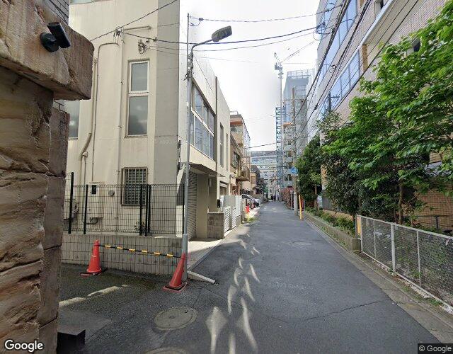 アテネ 右側からの外観