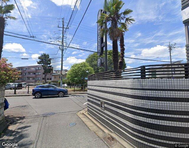 ラモード大宮 左側からの外観