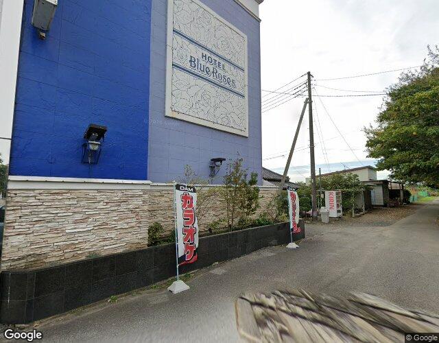 HOTEL Blue Roses 越谷 左側からの外観