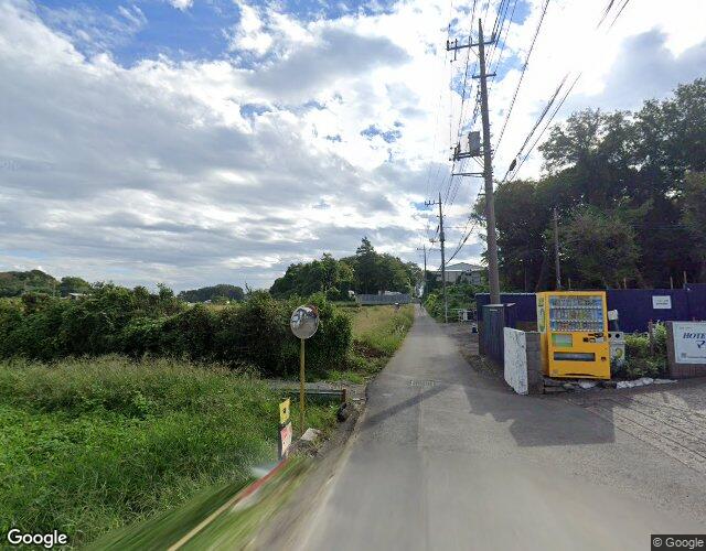 マキシム 右側からの外観