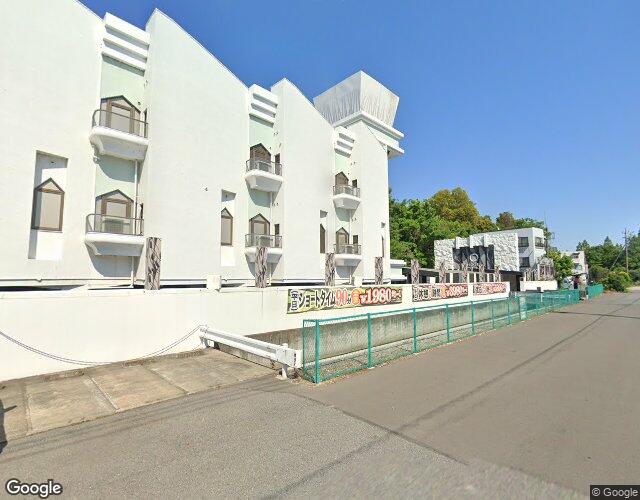 HOTEL LOTUS Modern 岩槻店（ホテル ロータス モダン）【Best Delight Group】 右側からの外観