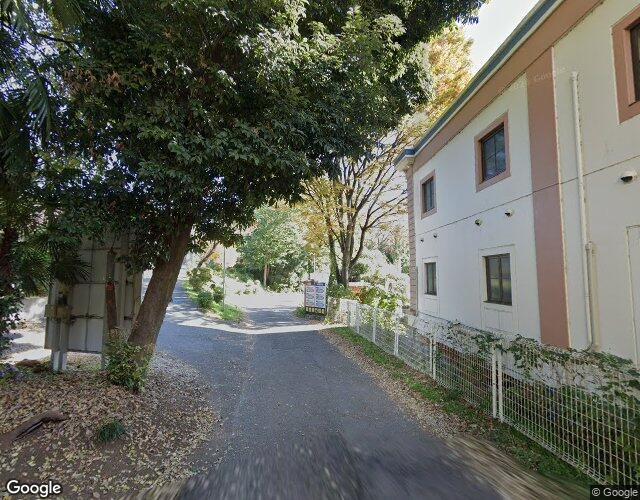 アルバニア 右側からの外観
