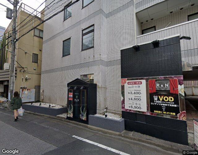 R&N 左側からの外観