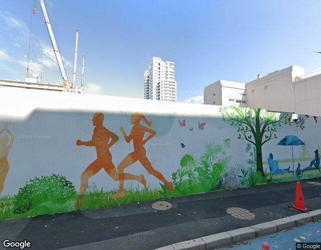 赤い靴 右側からの外観