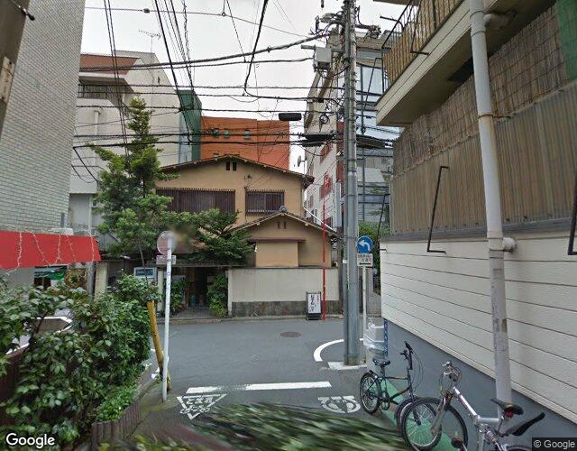 ペリカン 左側からの外観