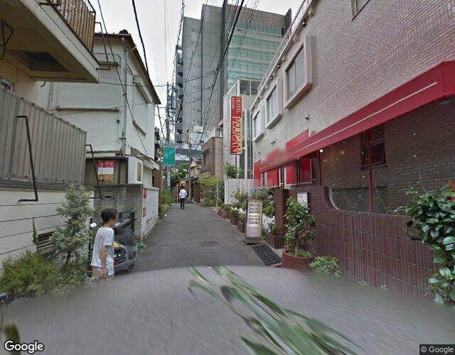 ペリカン 右側からの外観