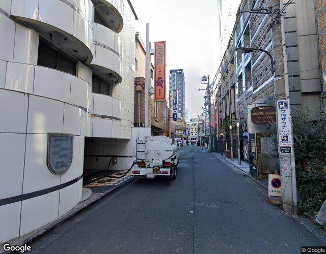 アランド新宿 裏側からの外観