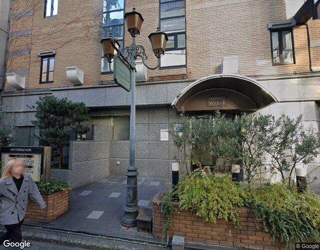 アランド新宿 左側からの外観