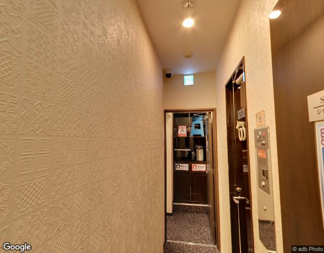 ホテル α 裏側からの外観