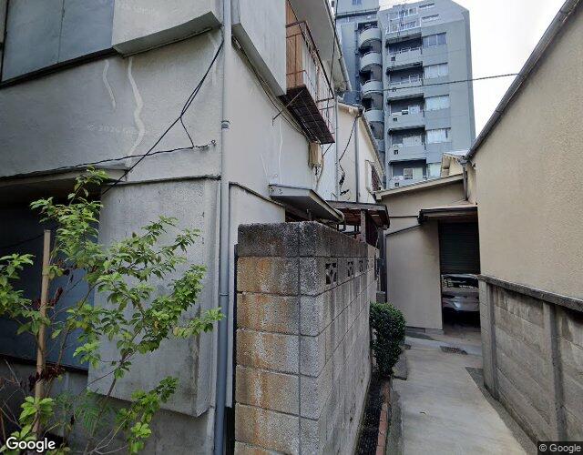 ゆたか 左側からの外観