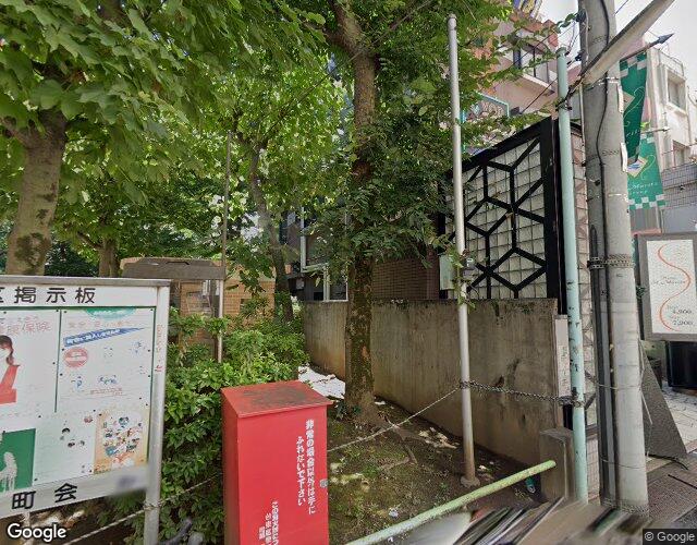 ステーションストーリー 左側からの外観