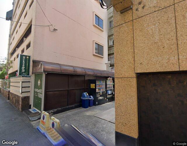 ホテル バリバリ 鶯谷 左側からの外観